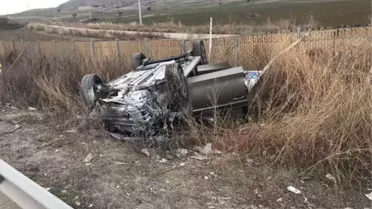 Otomobil Kamyona Çarptı; 1 Ölü 1 Yaralı