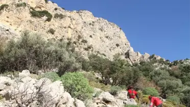 Kayalıklarda Mahsur Kalan Adamı Akut Kurtardı