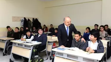 Vali Çakacak Şehit İlker Karter Mesleki ve Teknik Anadolu Lisesi'ni Ziyaret Etti