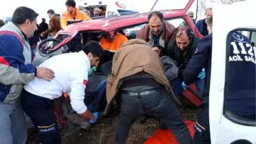 Erzincan'da Trafik Kazası: 2 Ölü, 4 Yaralı