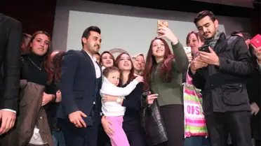 Gazeteci Nazlı Çelik, Hatay'da Üniversiteli Öğrencilerle Bir Araya Geldi