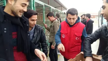 Yurttan Artan Yiyecekleri Kyk Öğrencileri Hayvan Barınağına Götürüyor