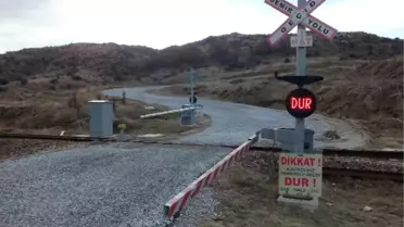 Yozgat'ta Sürücülerin Kafasını Karıştıran Hemzemin Geçit