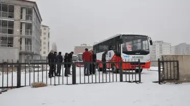 Kars'ta Dolmuşçuların Kapalı Yol Eylemi