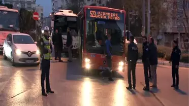 Freni Boşalan Servis Minibüsü Belediye Otobüsüne Çarparak Durabildi