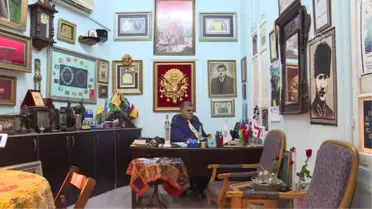 Koleksiyonu İçin İlginç Kolonya Şişeleri Topluyor
