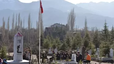 El-Bab Şehidi Okan Altıparmak Mezarı Başında Anıldı