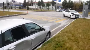 Gediz'de Trafik Kazası: 3 Yaralı