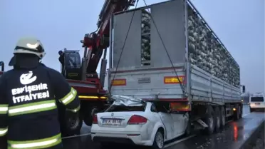 Otomobil Tır'ın Altına Girdi: 1 Ölü