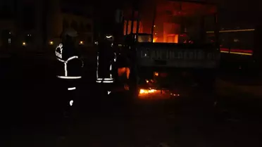 Terk Edilmiş Otobüste Çıkan Yangın Söndürüldü
