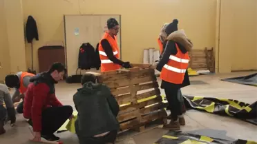 Gönüllü Üniversite Öğrencileri Sokak Hayvanları İçin Harekete Geçti