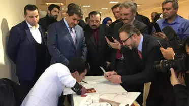 İki Kolu Olmayan Ressam, Ağzıyla Mehmet Akif Ersoy'un Portresini Çizdi