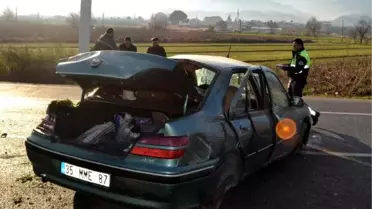 Manisa'da Otomobil Takla Attı: 3'ü Çocuk 6 Yaralı