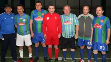 Bakan Bak, Halı Sahada Futbol Oynadı, 2 Gol Attı!