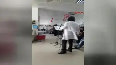 İzmir-Kemoterapi Servisinde Doktor Kerimoğlu Zeybeği Oynadı