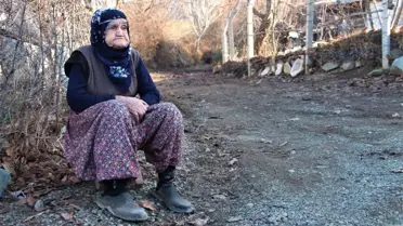 Güllü Nine, 1 Yıldır 67 Yıllık Hayat Arkadaşını Bekliyor
