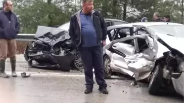 Isparta'da 2 Otomobil Çarpıştı: 1 Ölü, 5 Yaralı
