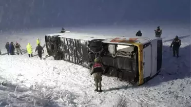 İran Plakalı Yolcu Otobüsü Devrildi: 18 Yaralı
