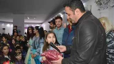 Yeni Yılda Çocuklar Hediyelerine Kavuştu
