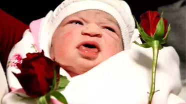 Yeni Yılın İlk Bebeği Babaannesi ile Aynı Doğum Gününe Sahip