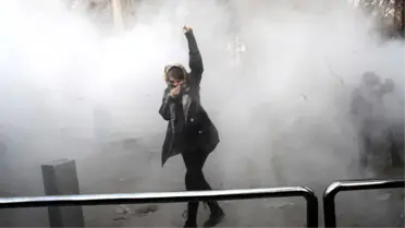 Ft: İran'da Değişim Umudu Ruhani'de, ABD'nin Protestolara Desteği Yanlış