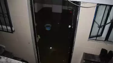 Sultangazi'de Tıkanan Rögar Sebebiyle 4 Evi Yağmur Suları Bastı