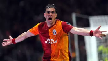 Galatasaray'a Döneceği Konuşulan Elmander, Futbolu Bıraktığını Açıkladı