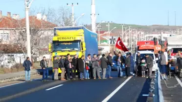 Mahalleli Bariyere Karşı Bu Kez Etten Duvar Ördü