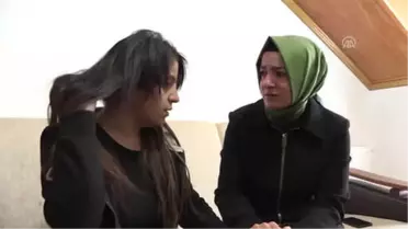 Bakan Kaya'dan İki Kızı Babaları Tarafından Öldürülen Anneye Ziyaret