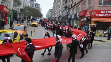 103. Yılı 103 Metre Bayrak ile Andılar