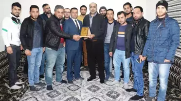 Suriyelilerden Akçakale Belediyesine Teşekkür Plaketi