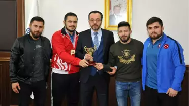Şampiyonlardan Rektör Bircan'a Ziyaret