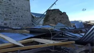 Kars'ta Fırtına Felaketi...15 Evin Çatısı Söküldü, Telefon Direkleri Kırıldı, Elektrik Telleri Koptu