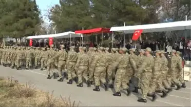 Askerlerin Yemin Töreninde Duygusal Anlar Yaşandı
