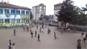 Çocuklarına Atasözlerini Tiyatro ile Öğretiyorlar