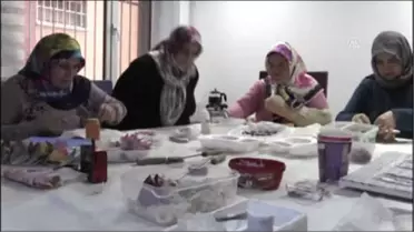 Kanserli Kadınlar İçin Hastanede El Sanatları Kursu
