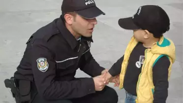 2 Yaşındaki Baki'nin Hayali Polis Olmak
