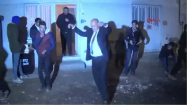 Afyonkarahisar 'Öldü' Söylentilerine Göbek Atarak Karşılık Verdi