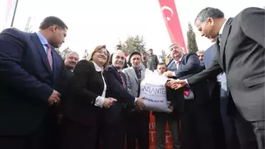 Büyükşehir'den 400 Çiftçiye 200 Ton Koyun Süt Yemi