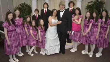 13 Çocuğunu Evde Esir Tutan Çift Yakalandı, Çocuklar Yatağa Zincirlenmiş Halde Bulundu