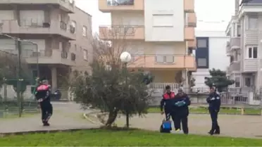 Silahını Kafasına Dayayan Polis, Tetiği Çekip İntihar Etti