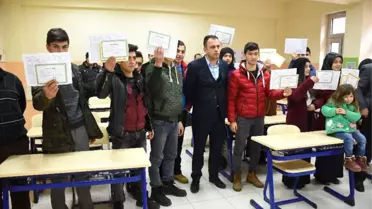 Necmettin Öğretmenin Adının Verildiği Okulda Öğrenciler Karne Aldı