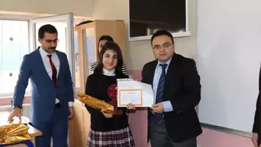 Pervari Kaymakamı Şeker, Öğrencilere Kitap Hediye Etti