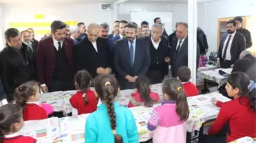 TBMM Başkan Vekili Aydın Depremzede Öğrencilere Karne Dağıttı