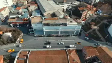 Oyun Tutkunlarının Oluşturduğu Kuyruk Havadan Görüntülendi