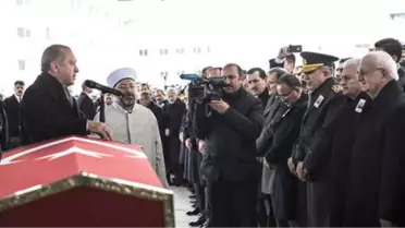 Devletin Zirvesi Uğurladı! Erdoğan, Afrin Şehidinin Tabutu Başında Kararlılık Mesajı Verdi