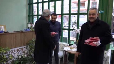 Haliliye'de Binlerce Türk Bayrağı Dağıtıldı