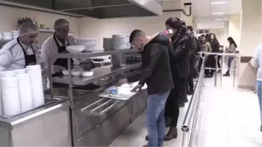 Ders Çalışan Öğrencilere Döner ve Ayran İkramı
