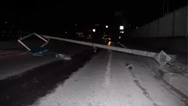 Zeytinburnu'nda Kaza Yapan Araç Dubaları Biçti