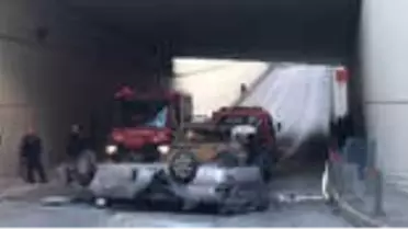 Direksiyon Hakimiyetini Kaybeden Sürücü Üst Geçitten Yola Uçtu